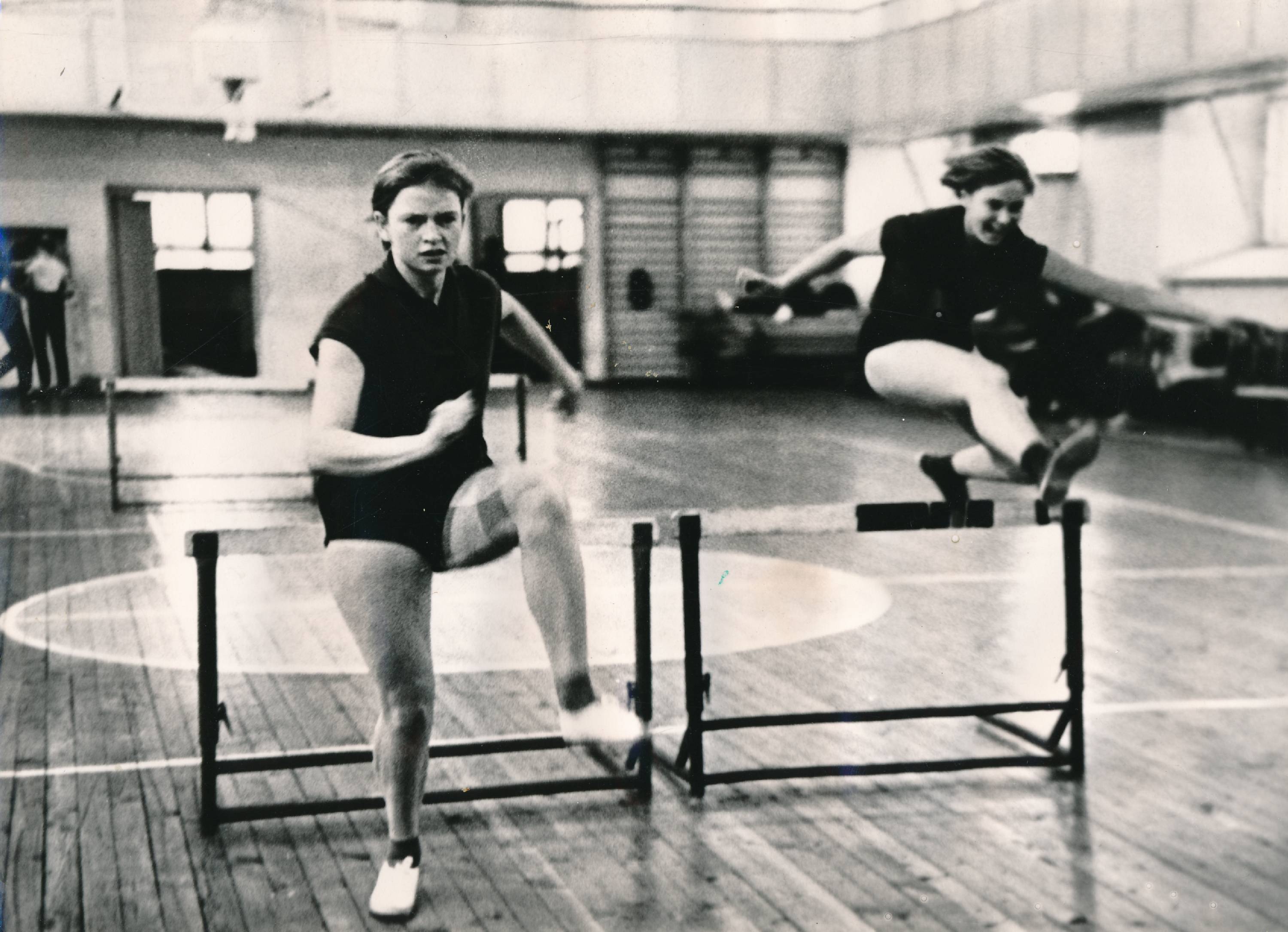 Tartu Ülikool. TRÜ sisekergejõustikuvõistlused. Naiste tõkkejooks. 1968.a.