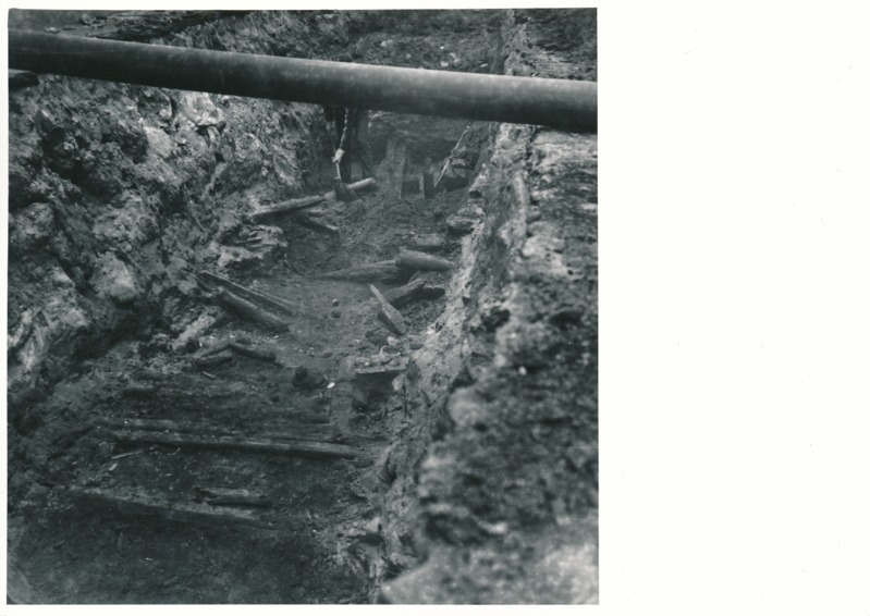 Arheoloogilised kaevamised, arheoloogialeid. Tartu, 1982.