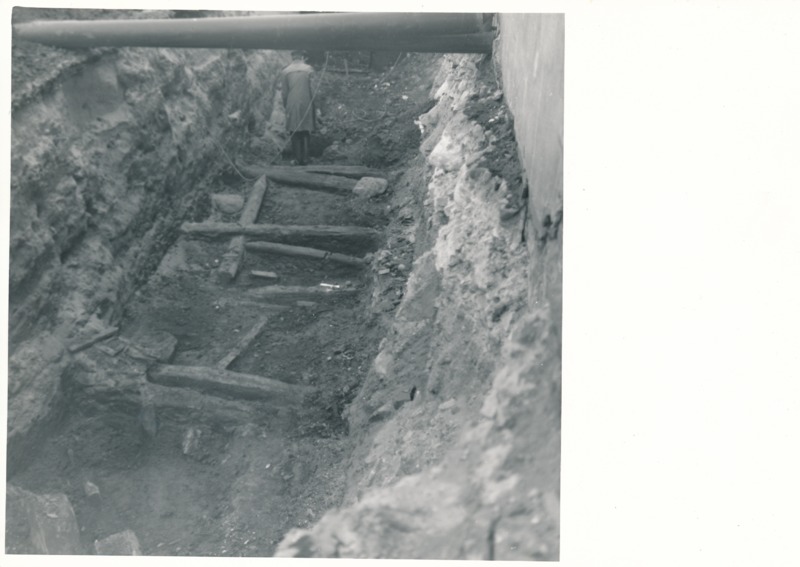 Arheoloogilised kaevamised, arheoloogialeid. Tartu, 1982.
