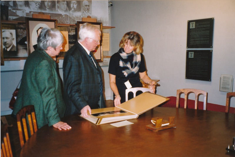 Anita ja Gert Pistohlkors Tartu Linnamuuseumis.