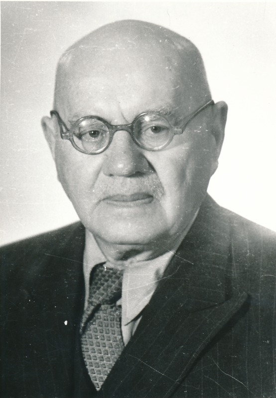 Portree: ülikooli kauaaegne õppejõud Johannes Piiper. Tartu, 1960-1970.
