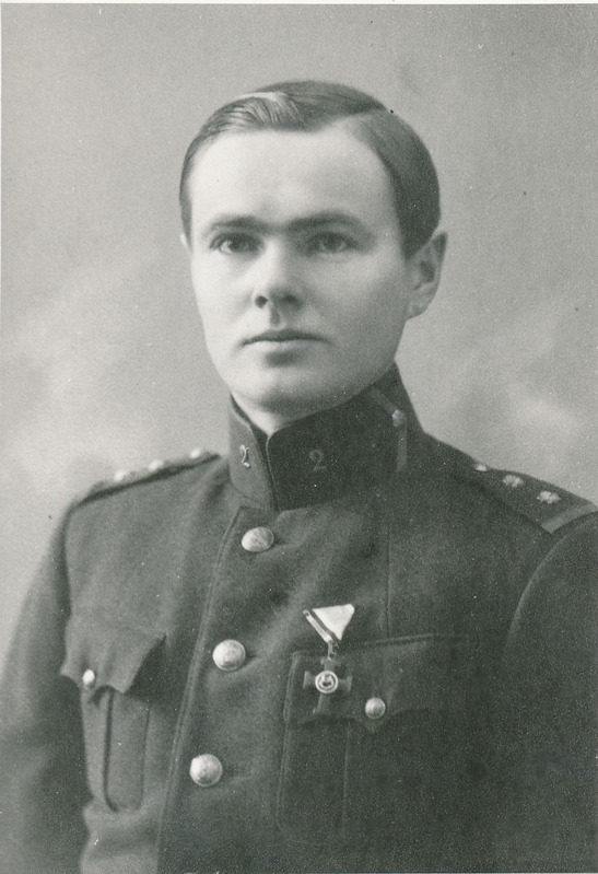 Portree: Ferdinand Linnus Eesti kaitseväe ohvitserimundris, 1932.