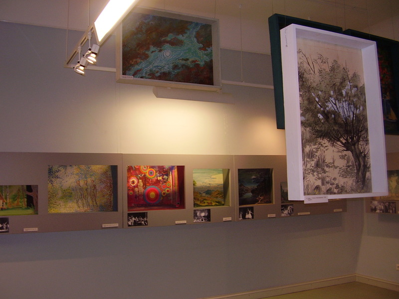 Näitus "Horisondid", Vanemuise teatrikunstniku Meeri Säre lavadekoratsioonide näitus. Tartu, 2006.