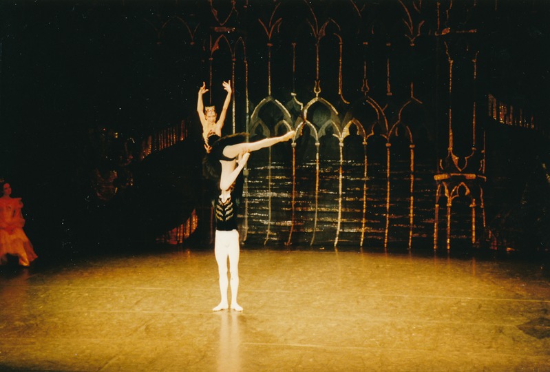 Renoveeritud Vanemuise Kontserdimaja avamine, esinevad Vanemuise balletisolistid. Tartu, 1998.