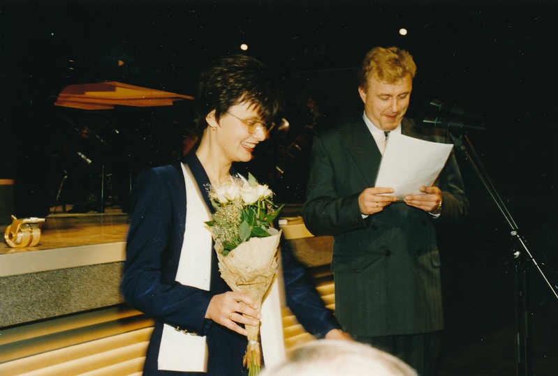 Renoveeritud Vanemuise Kontserdimaja avamine, maja direktor Laine Randjärv ja Eesti kontserdi asedirektor Aivar Mäe. Tartu, 1998.
