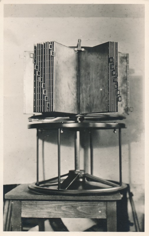 Kartoteekraamat, valmistatud  ettevõttes "Eduard Pikandi Kartoteekkappide tööstus". Tartu, 1938.