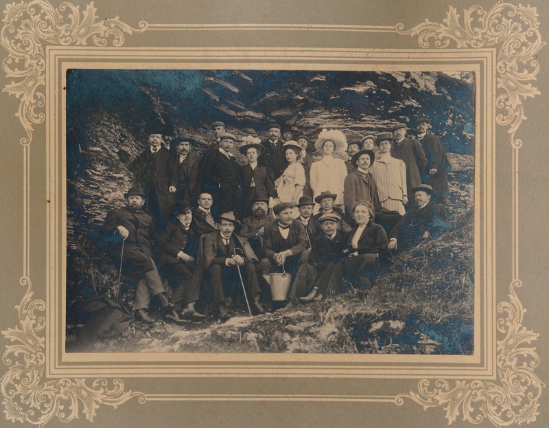 Grupifoto. Ajakirjanike kokkutulek Tallinnas, ühine väljasõit Tiskre. u 1910-1914. a.