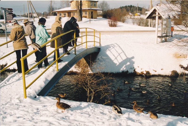 Tartu Linnamuuseumi töötajad Lõuna-Eestis, Rõuges, 2004.