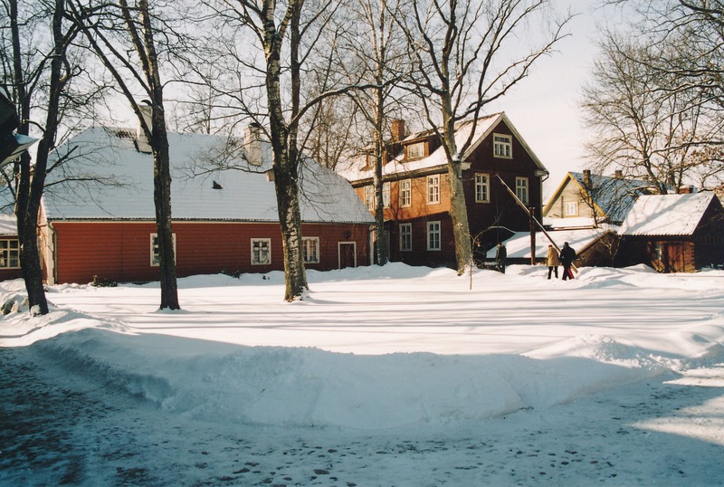 Tartu Linnamuuseumi töötajad Lõuna-Eestis, Rõuges, 2004.