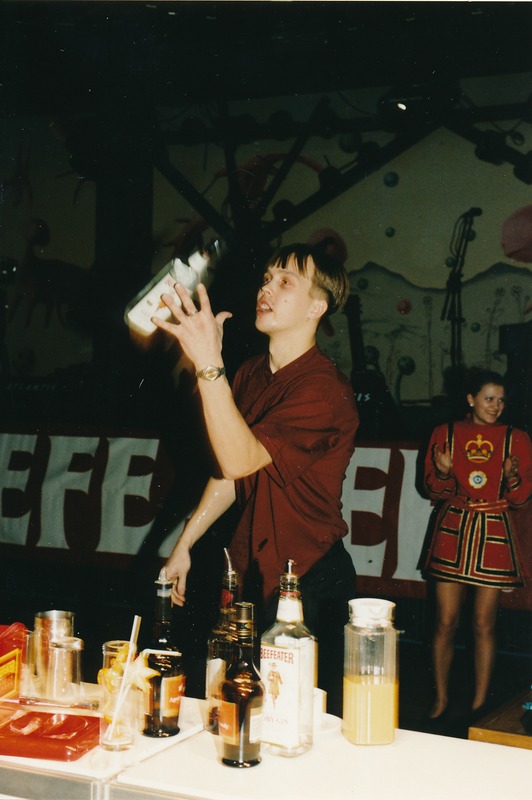 Pubi: Wilde Pub. Tartu, 1999.