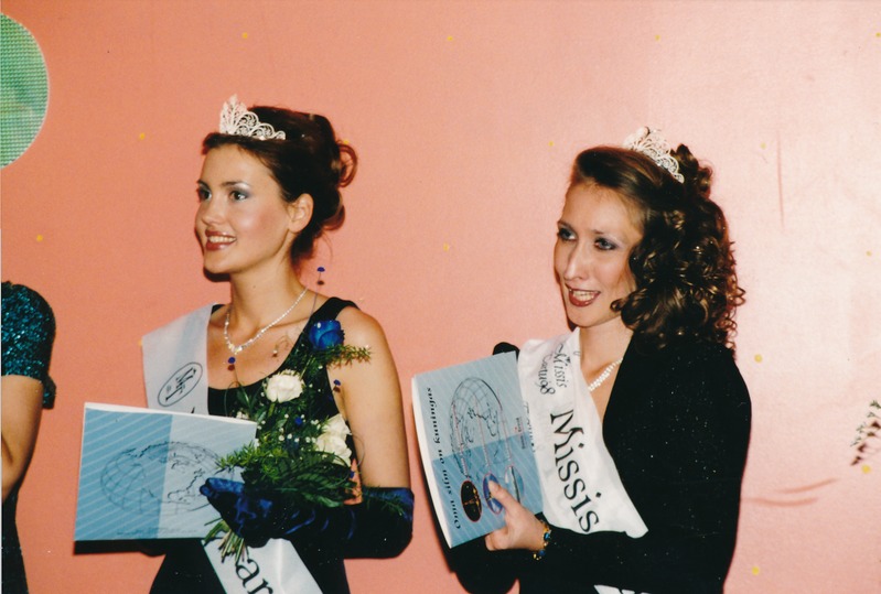 Missivalimised. Triin Rannat - Tartu miss 1998 (vasakul)  ja Tartu missis 1998.