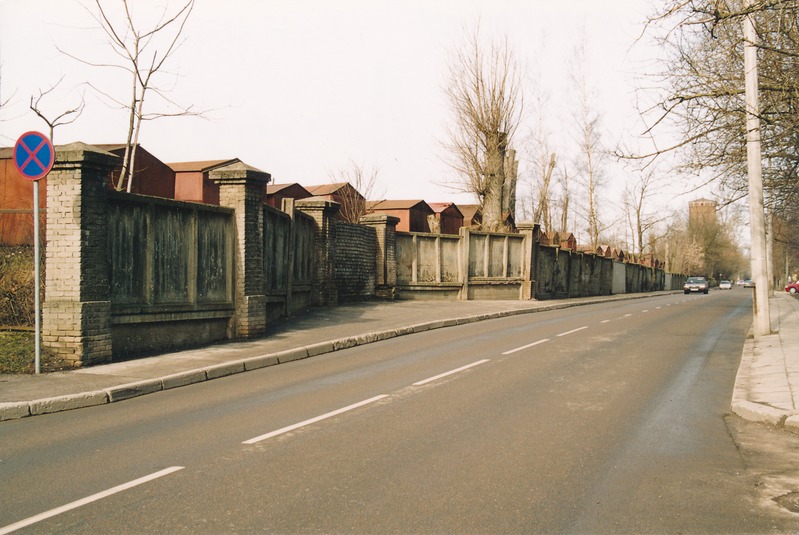 Vaksali tänav, vaade Riia mnt ja Vaksali t nurgalt. Tartu, 2004.