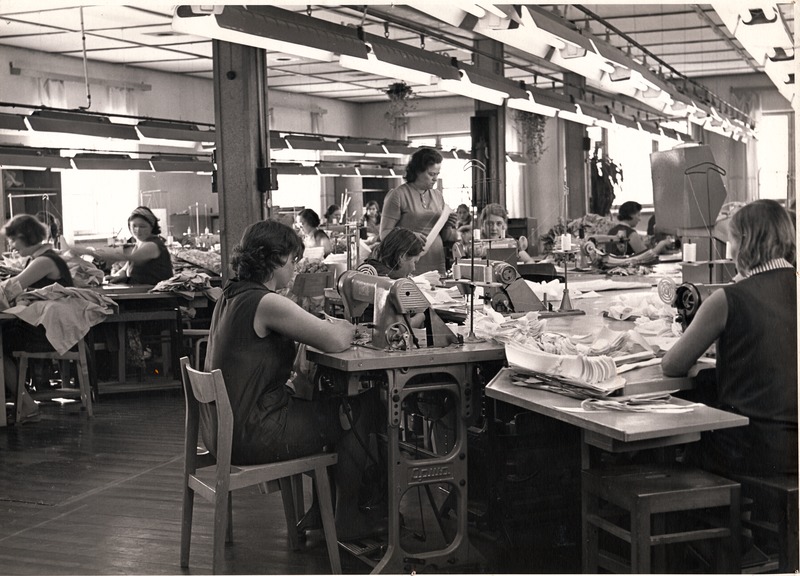 Tartu õmblusvabrik Sangar, I tsehhi 2. jaoskond. 1971