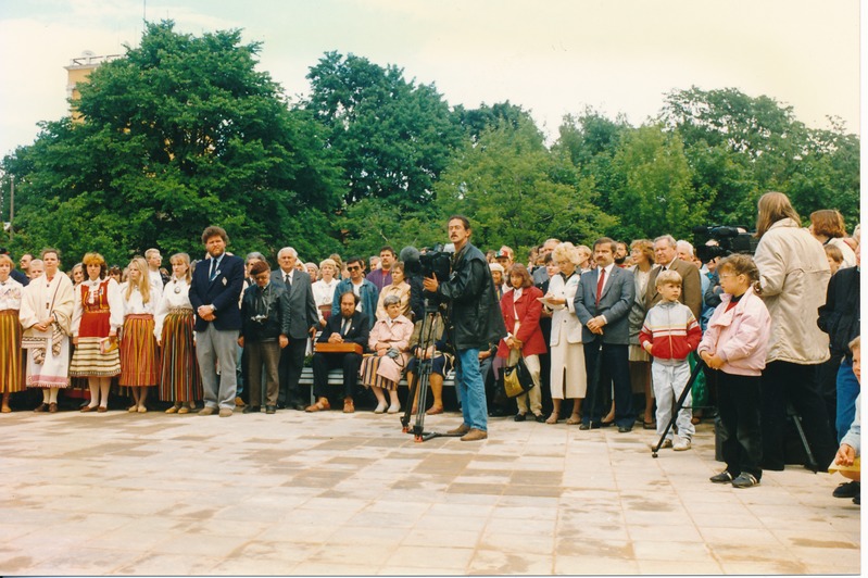 Jakob Hurda mälestussamba avamine, 1994