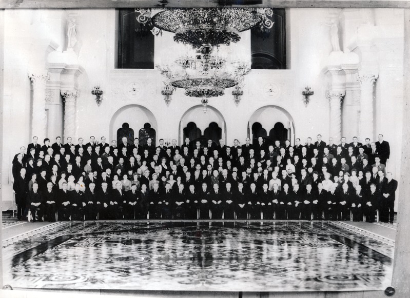 Grupifoto.  NLKP XXIV kongress, Baltimaade delegatsioon koos NSV Liidu juhtidega. Moskva, 1971.
