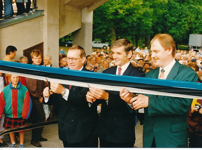 Tartu juubelilaulupidu, 1994.
Uue lauluväljaku avamine.