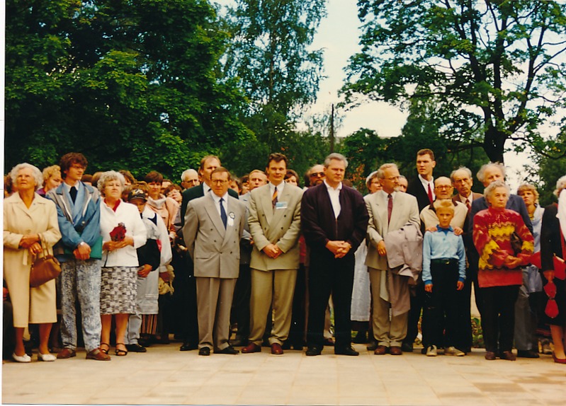 Jakob Hurda ausamba avamine. 
Tartu, Vanemuise park, 1994.