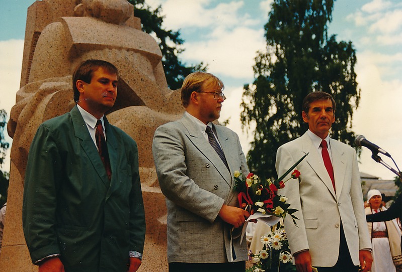Jakob Hurda ausamba avamine. 
Tartu, Vanemuise park, 1994.
