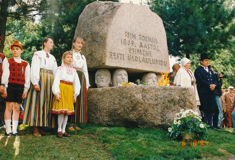 Laulupeo mälestusmärk Narva mäel.
Tartu, 1994.