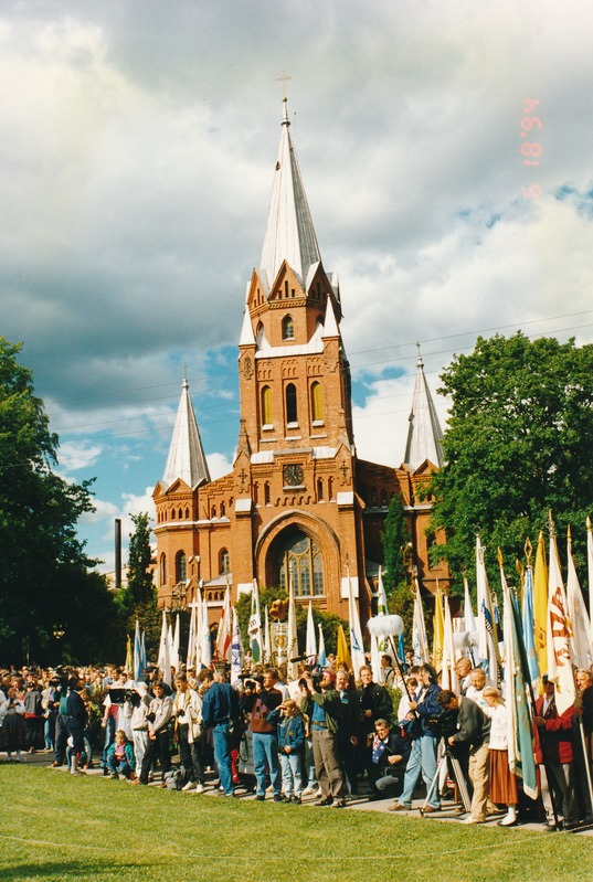 Tartu juubelilaulupidu. Tseremoonia laulupeo mälestuskivi juures.
1994