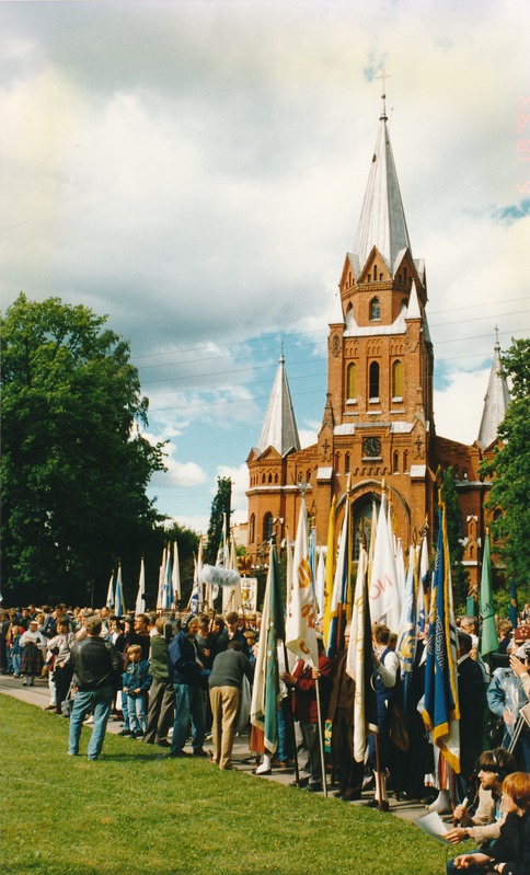 Tartu juubelilaulupidu. Tseremoonia laulupeo mälestuskivi juures.
1994