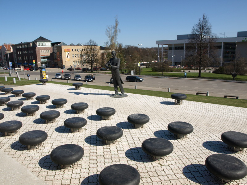 Mälestusmärk: Eduard Tubin. Tartu, 2008. Foto Tiia Reisner.