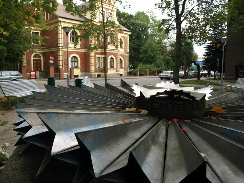 Stalinismiohvrite mälestusmärk "Rukkilill".  Taga Pepleri 32. Tartu, 2008. Foto Tiia Reisner.