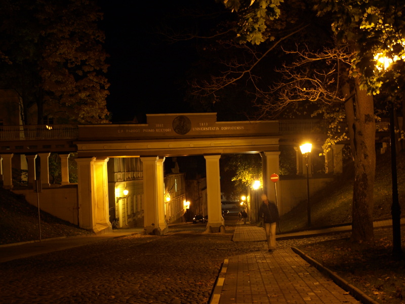 Õhtune Tartu, Inglisild. Vaade piki Lossi tänavat kesklinna suunas. 2008
