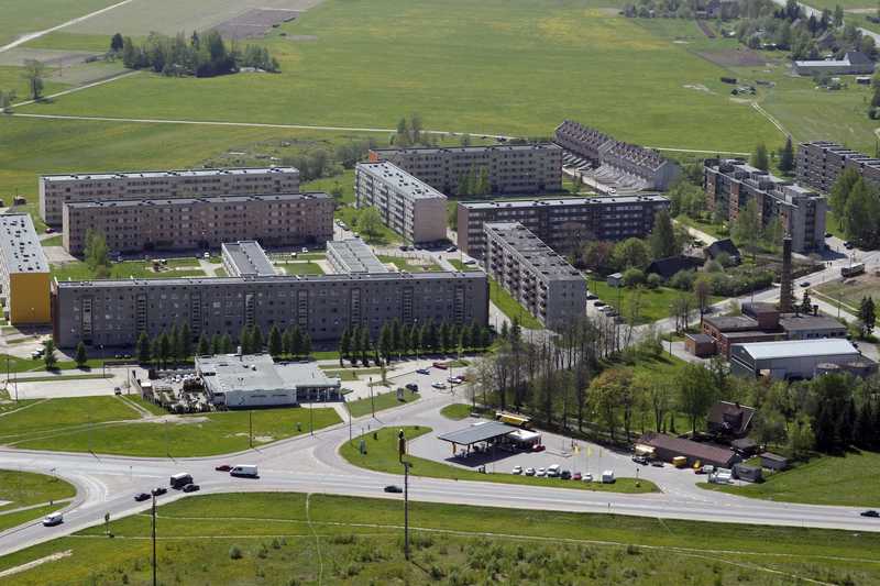 Aerofoto.  FI elurajoon (Räni linnaosa), põiki kulgeb Aardla t. Tartu, 2005.