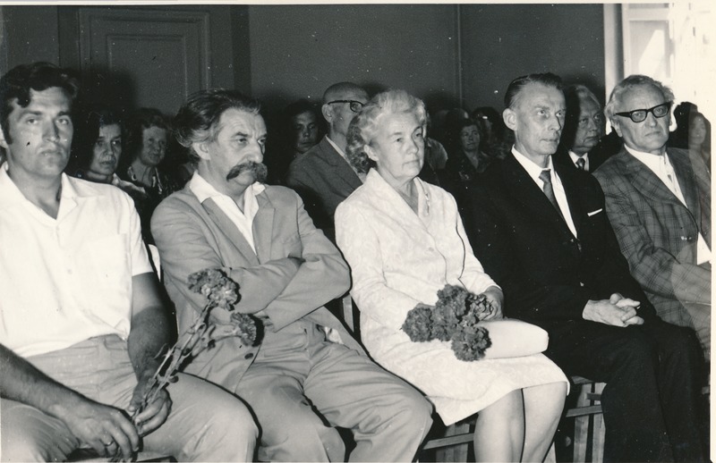 TRÜ õppejõud:  paremalt Paul Ariste, Heino Ahven, Asta Veski, Juri Lotman.