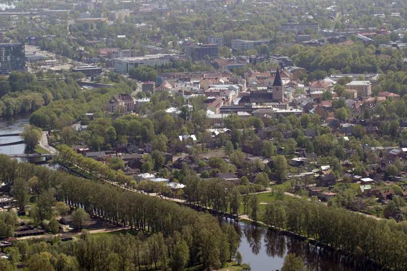 Aerofoto. Emajõgi; Supilinn. Tartu, 2005.