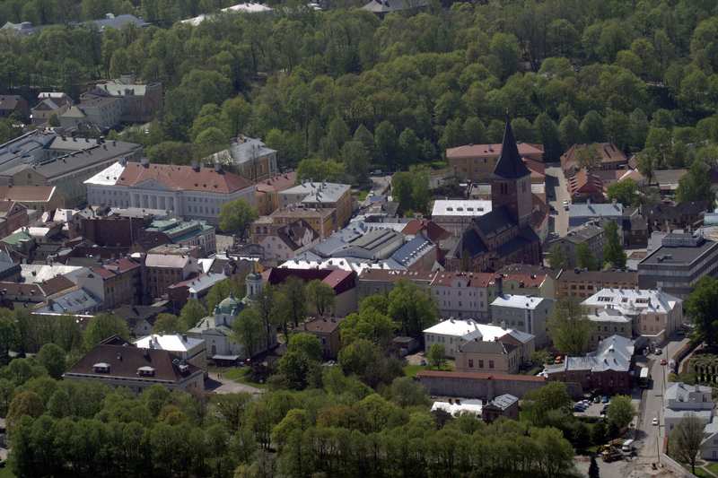 Aerofoto. Vaade õhust. Vanalinn; Uspenski kirik, Jaani kirik (paremal). Tartu, 2005.