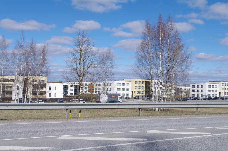 Digifoto. Uus elamurajoon Kaupmehe tänaval Narva maantee ääres. Tartu. 2019