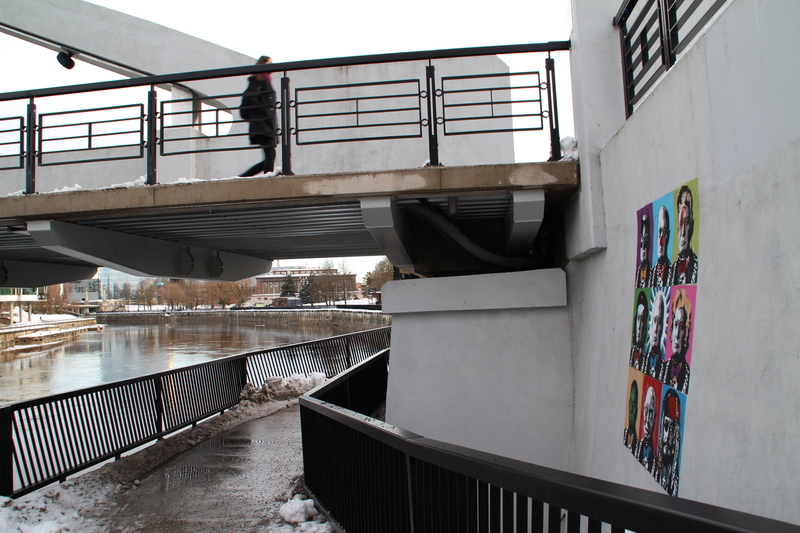 Kaarsild, kergliiklusrada silla all, grafiti sillasambal. Tartu, 2019.