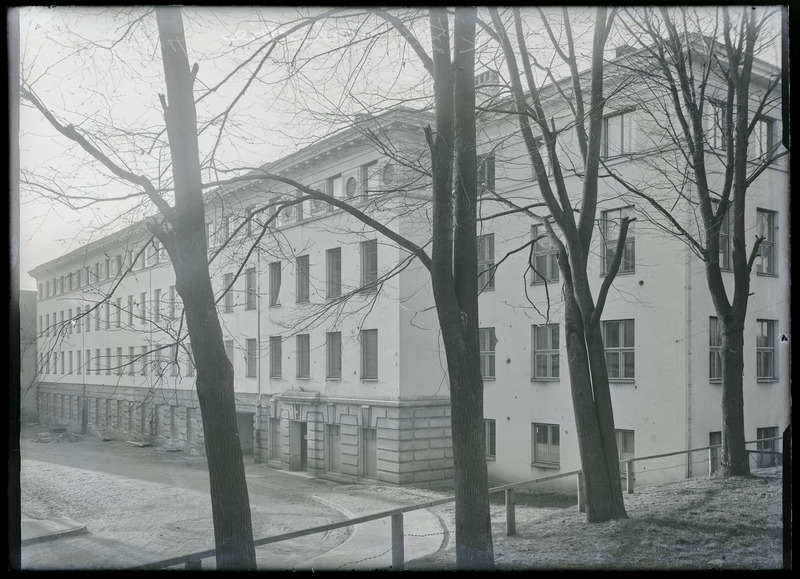 Klaasnegatiiv. TRÜ keemiahoone (Kingissepa 2; Jakobi 2), vaade Toomemäelt.  u 1953