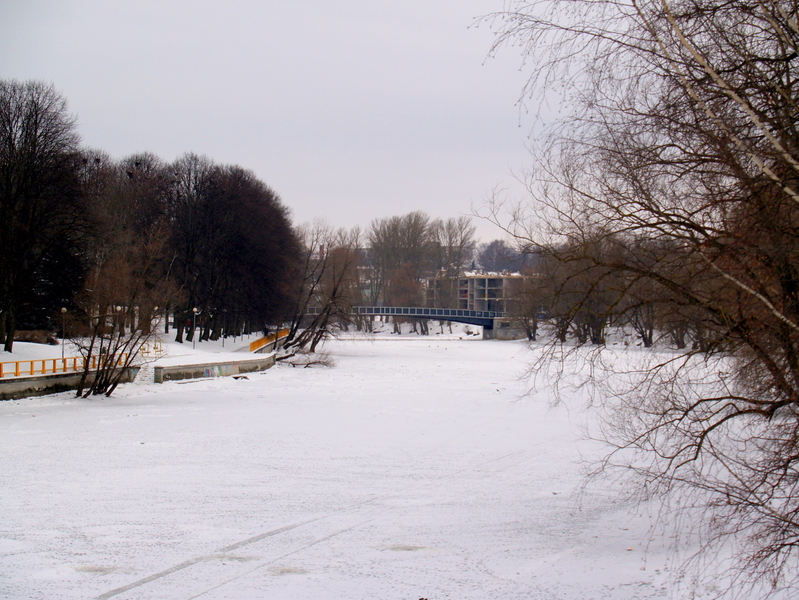 Talvine Emajõgi, kauguses raudsild. Tartu, 2007.