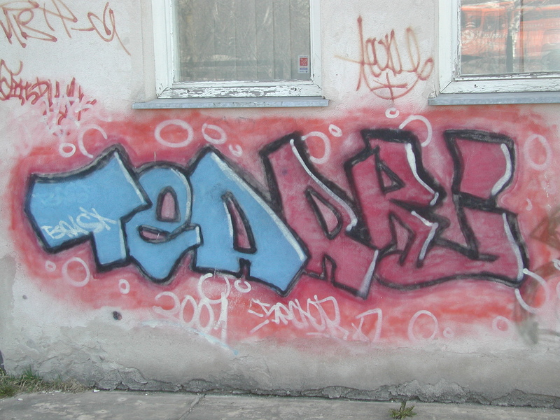 Digifoto. Grafiti, kiri: TEARKI. Tartu, 2004.