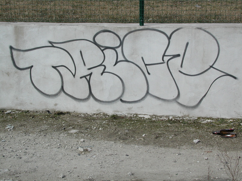 Digifoto. Grafiti, kiri: TRIGE. Tartu, 2004.