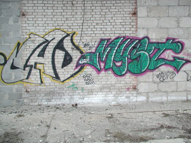 Digifoto. Grafiti, kirjed: CAD, MYST. Tartu, 2004.