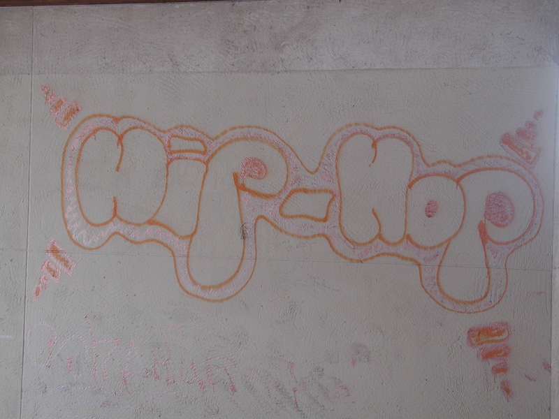 Digifoto. Grafiti avalikus linnaruumis. Tartu, 2004.