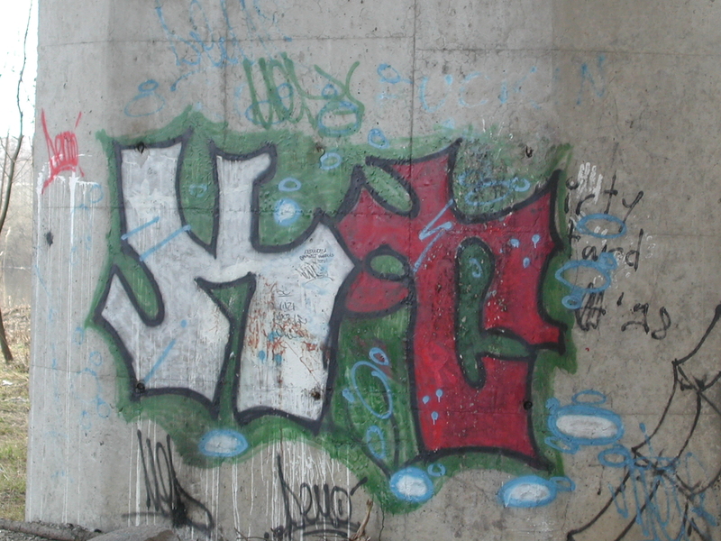 Digifoto. Grafiti avalikus linnaruumis. Tartu, 2004.
