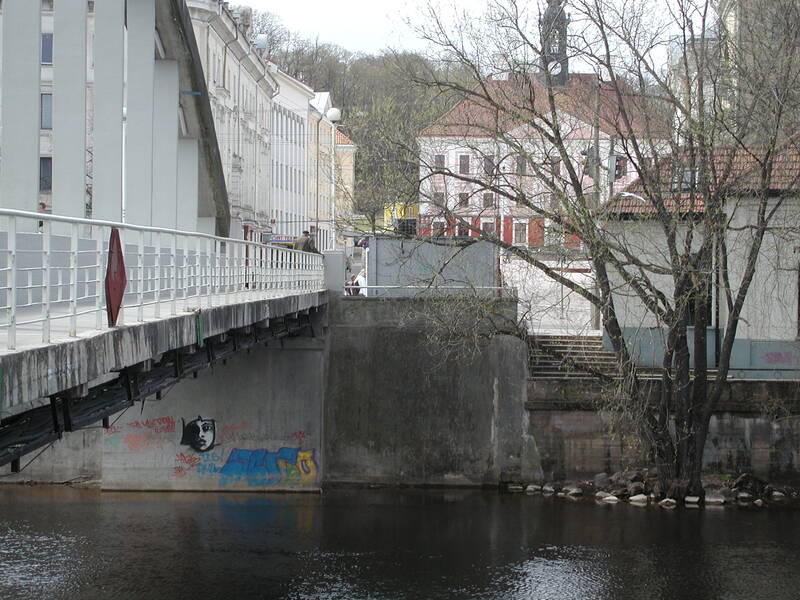 Digifoto. Grafiti avalikus linnaruumis. Tartu, 2004.