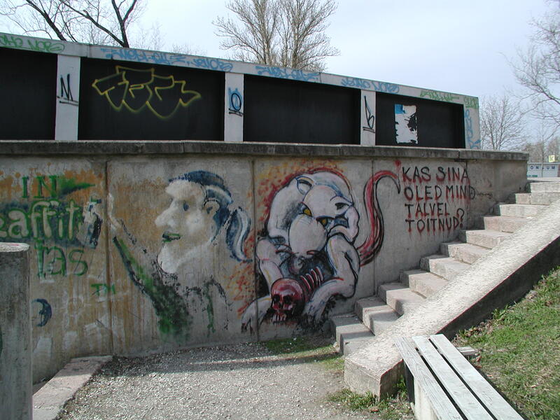 Digifoto. Grafiti avalikus linnaruumis. Tartu, 2004.