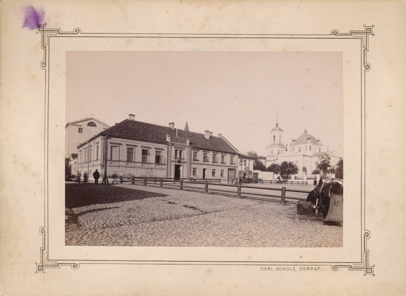 Politseimaja, Politseiplats, paremal Uspenski kirik. Tartu, 1880-1890.