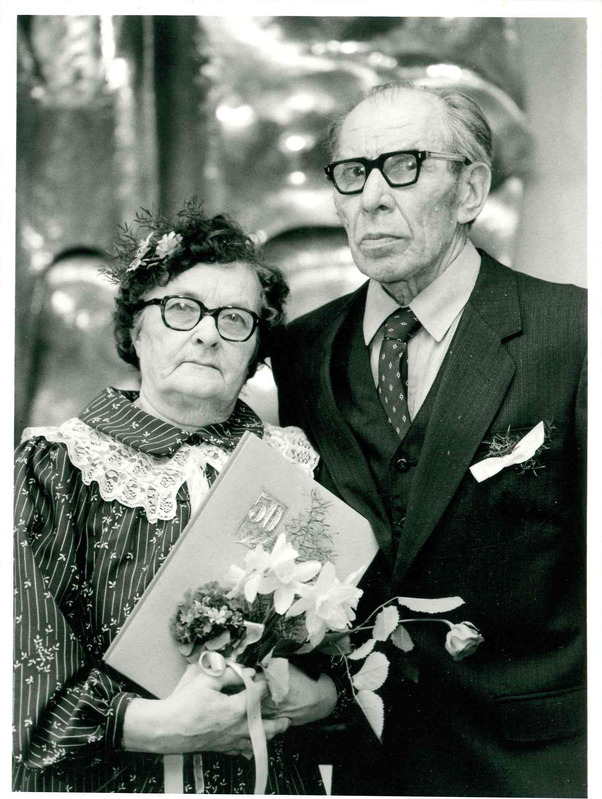 Digitaalne kujutis. Tartu perekonnaseisuamet, kuldpulm. 1984