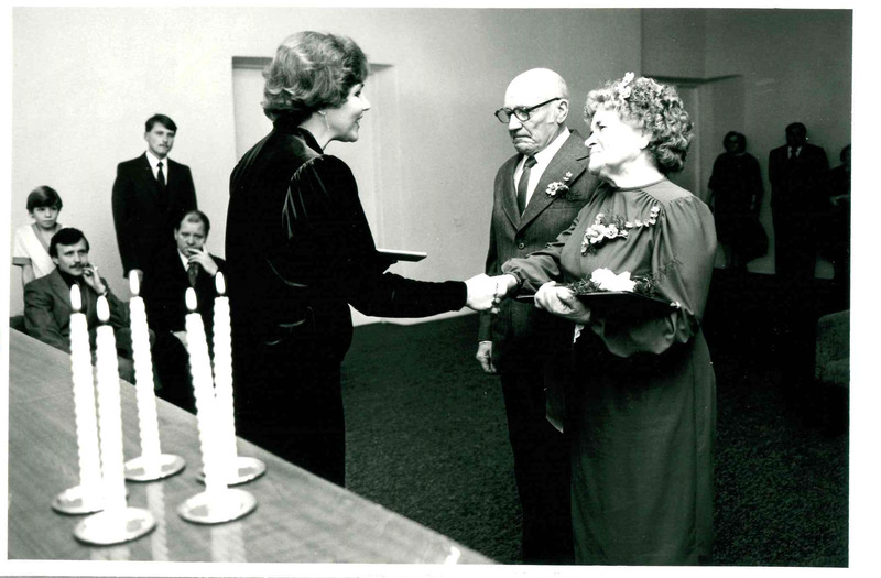 Digitaalne kujutis. Tartu perekonnaseisuamet, kuldpulm. 1984-1986