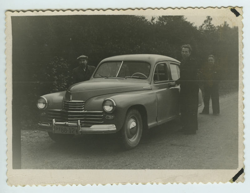Foto, Tartu Autode Remondi Katsetehas, töökeskkond 1957.