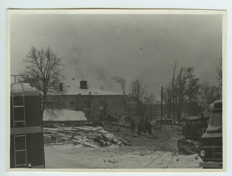 Foto, Tartu Autode Remondi Katsetehas, töökeskkond 1966.