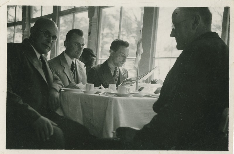 Keemikud Soomes ekskursioonil, Imatral hotellis, vasakult: I. Köstner, V. Kangro, E. Rannak, mai 1938.a.