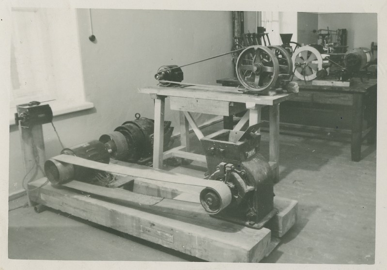 Keemiliste protsesside aparaatide laboris lõugpurustaja aparaat, toodud Ameerikast, 1938.-1939.a.